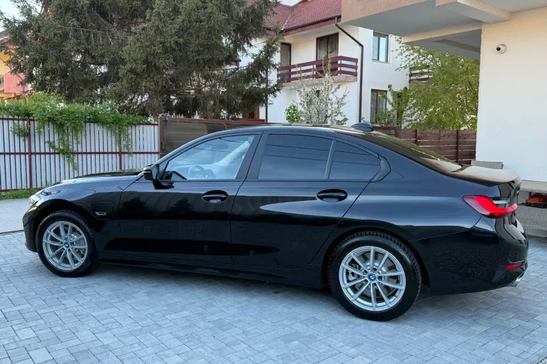 BMW 330e (Seria 3) din 2022 cu 54.566 km - oferta BMW209248 - foto 11