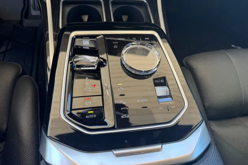 BMW 740d (Seria 7) din 2023 cu 66.450 km - oferta BMW209292 - foto 16