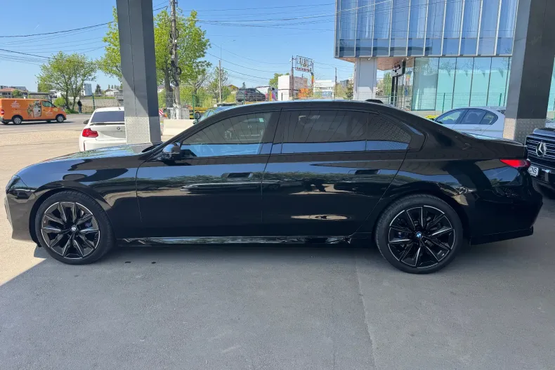 BMW 740d (Seria 7) din 2023 cu 66.450 km - oferta BMW209292 - foto 22