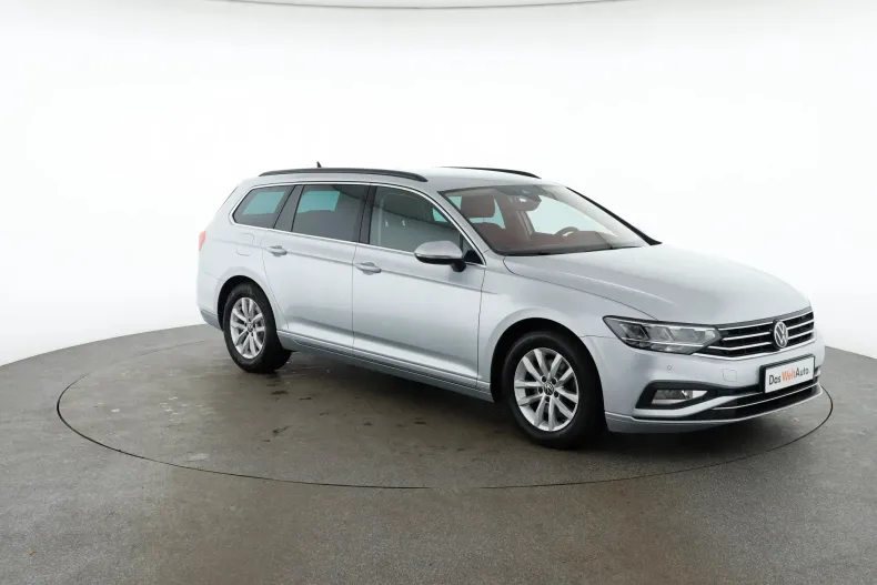 Volkswagen Passat din 2023 cu 101.432 km - oferta VOL209294 - foto 3