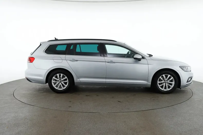 Volkswagen Passat din 2023 cu 101.432 km - oferta VOL209294 - foto 4