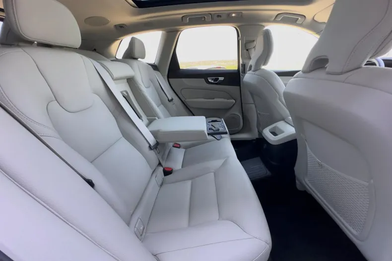 Volvo XC60 din 2023 cu 63.814 km - oferta VOL209339 - foto 19
