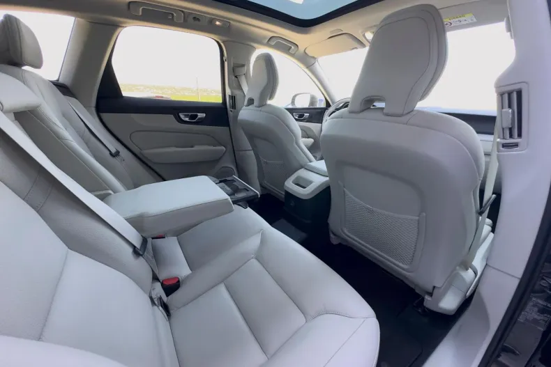 Volvo XC60 din 2023 cu 63.814 km - oferta VOL209339 - foto 21