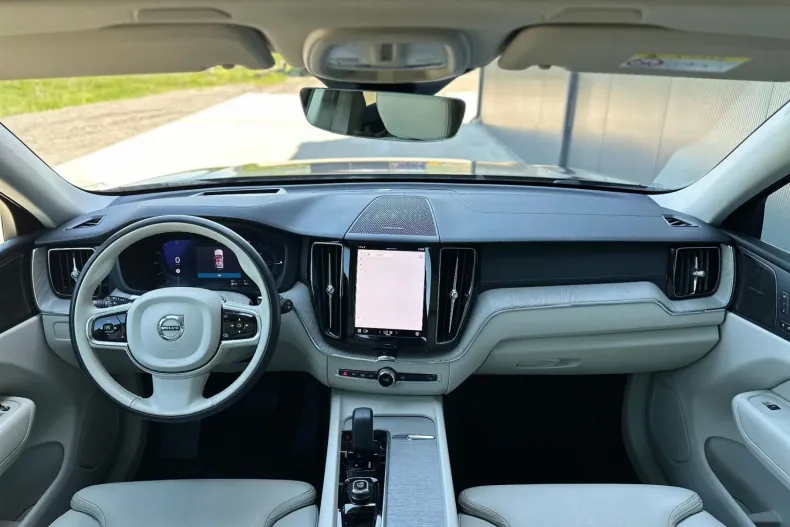 Volvo XC60 din 2023 cu 63.814 km - oferta VOL209339 - foto 24