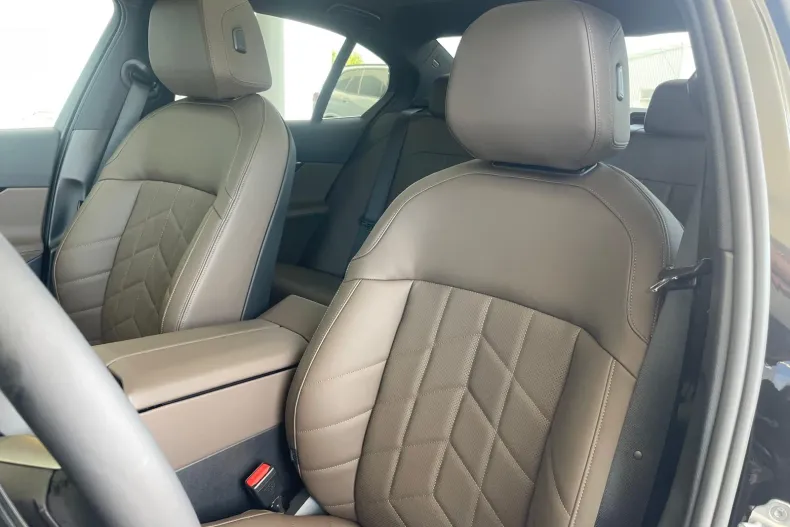 BMW 520i (Seria 5) din 2026 cu 6.500 km - oferta BMW209375 - foto 10
