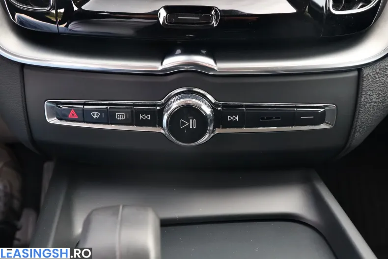 Volvo XC60 din 2022 cu 72.964 km - oferta VOL209402 - foto 18