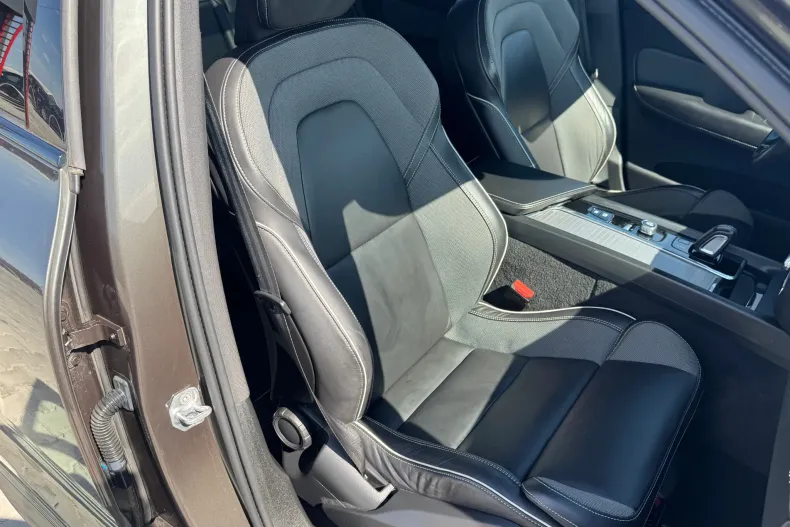 Volvo XC60 din 2021 cu 167.100 km - oferta VOL209426 - foto 28