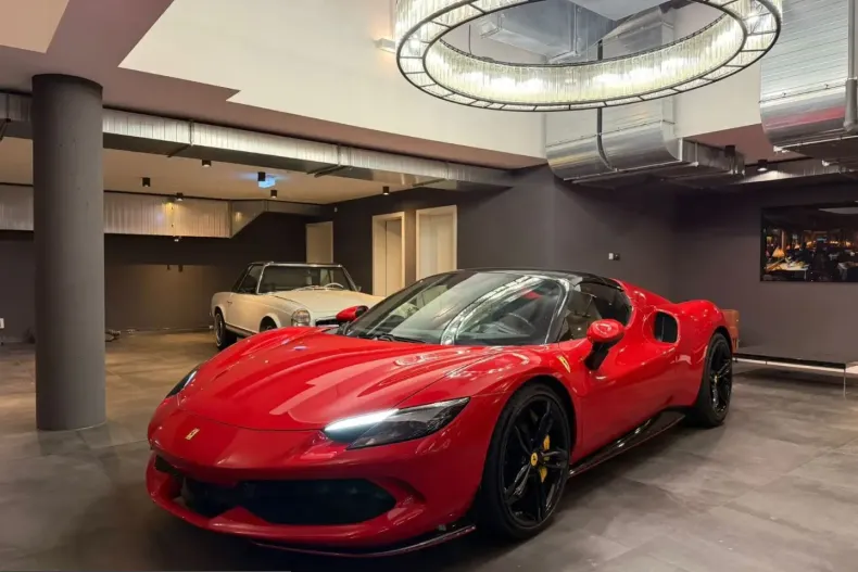 Ferrari 296 GTS din 2025 cu 6.800 km - oferta FER209497 - foto 2
