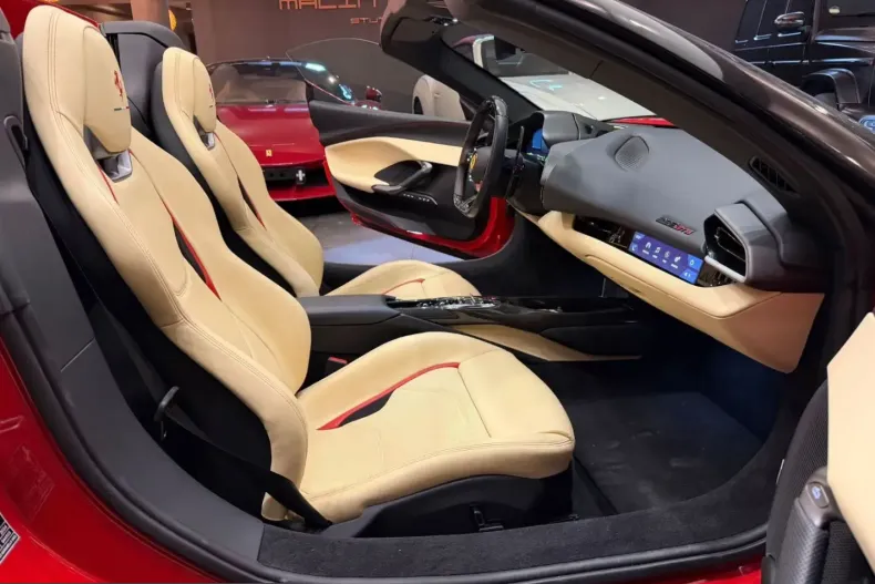 Ferrari 296 GTS din 2025 cu 6.800 km - oferta FER209497 - foto 9