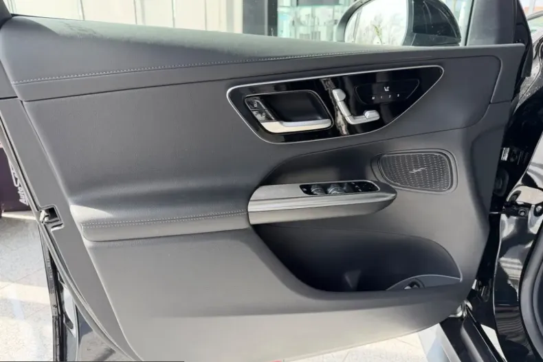 Mercedes-Benz GLC 200 (Clasa GLC) din 2024 cu 6.900 km - oferta MER209525 - foto 8