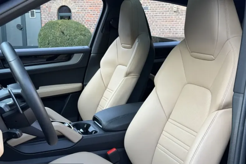 Porsche Cayenne din 2025 cu 11.000 km - oferta POR209563 - foto 1
