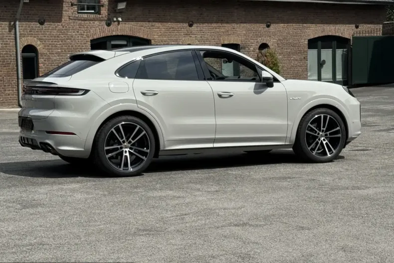 Porsche Cayenne din 2025 cu 12.100 km - oferta POR209565 - foto 30