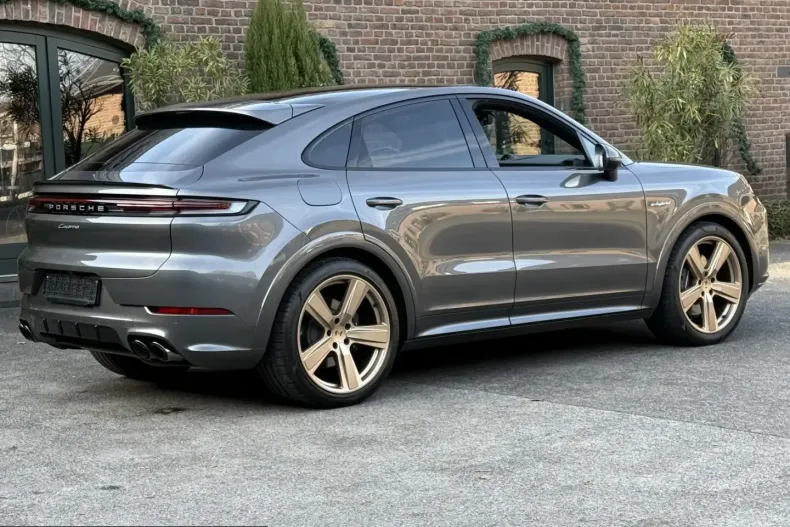 Porsche Cayenne din 2025 cu 9.700 km - oferta POR209567 - foto 24