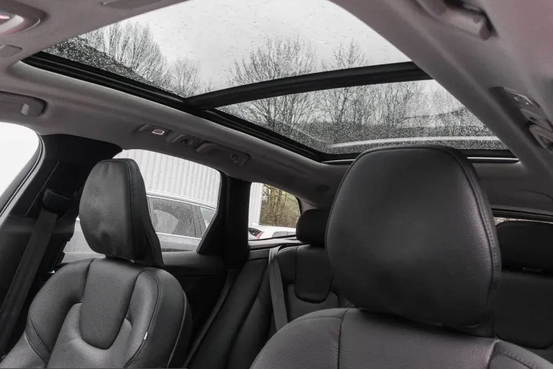 Volvo XC60 din 2024 cu 26.637 km - oferta VOL209570 - foto 4