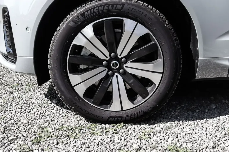 Volvo XC60 din 2024 cu 16.002 km - oferta VOL209573 - foto 3