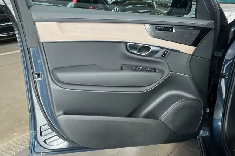 Volvo XC90 din 2025 cu 17.319 km - oferta VOL209585 - foto 18