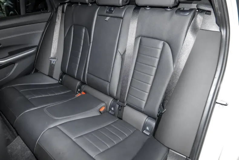 BMW M340i (Seria 3) din 2025 cu 14.685 km - oferta BMW209591 - foto 17