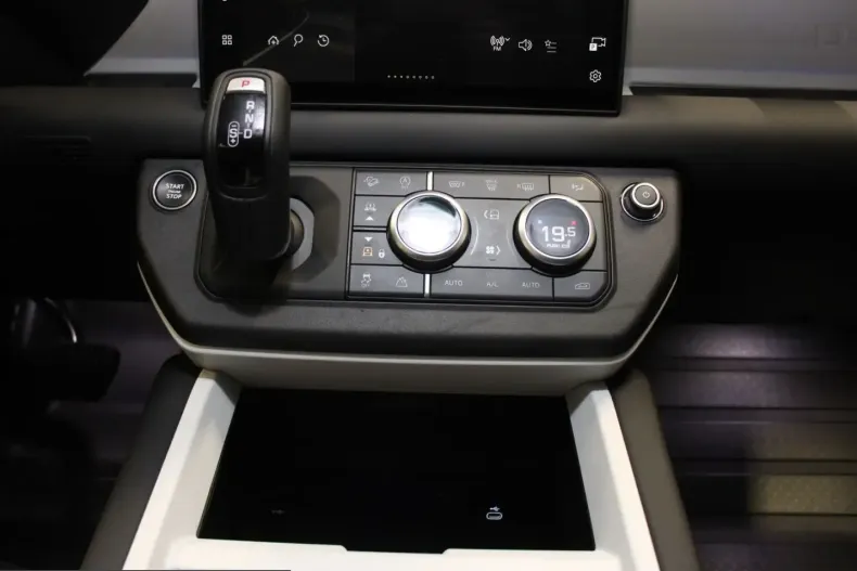 Land Rover Defender din 2024 cu 16.300 km - oferta LAN209601 - foto 7