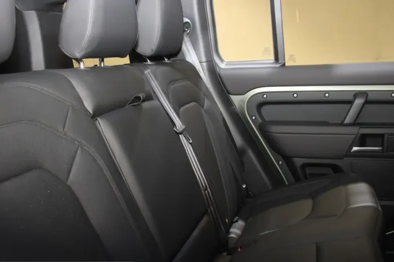 Land Rover Defender din 2024 cu 16.300 km - oferta LAN209601 - foto 8
