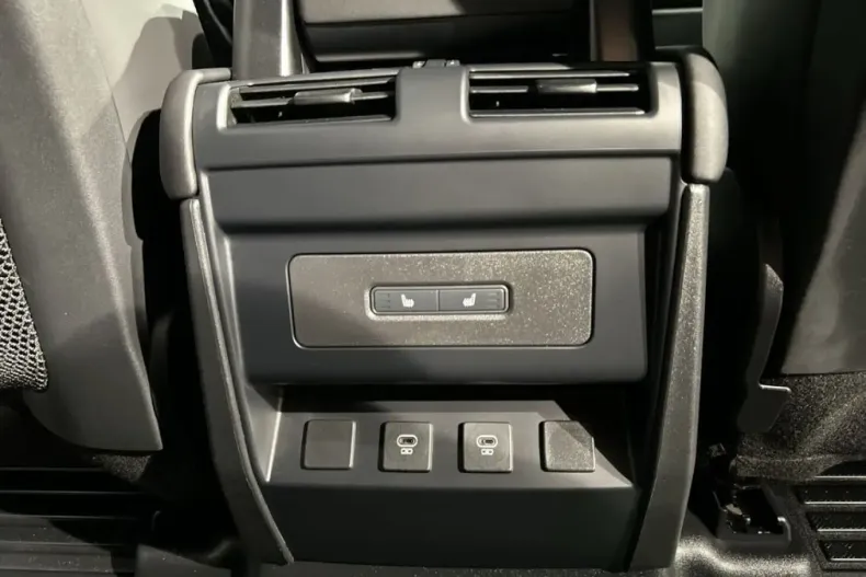 Land Rover Defender din 2024 cu 19.751 km - oferta LAN209603 - foto 17