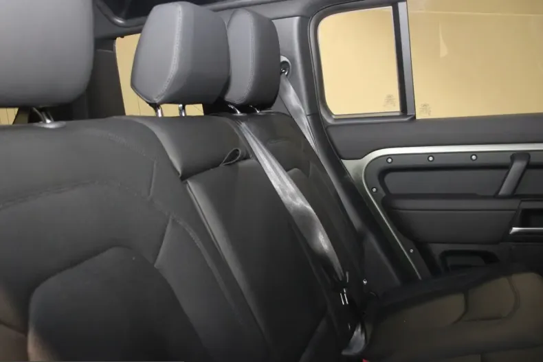 Land Rover Defender din 2024 cu 22.600 km - oferta LAN209604 - foto 8