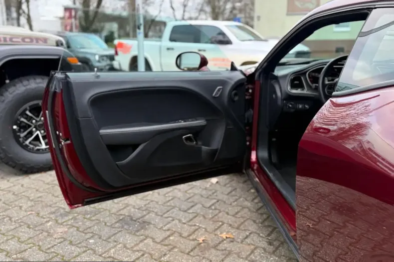 Dodge Challenger din 2022 cu 7.600 km - oferta DOD209634 - foto 13