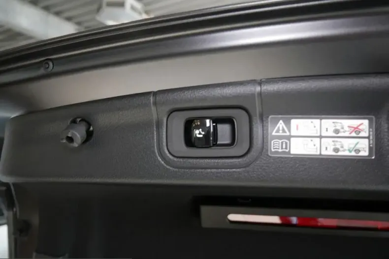 Mercedes-Benz C 43 AMG (Clasa C) din 2024 cu 8.853 km - oferta MER209670 - foto 13