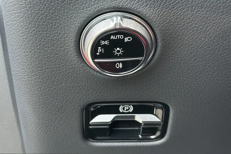 Mercedes-Benz GLC 300 (Clasa GLC) din 2023 cu 12.417 km - oferta MER209672 - foto 14