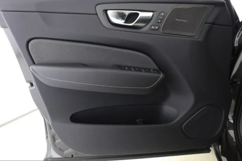 Volvo XC60 din 2024 cu 24.000 km - oferta VOL209745 - foto 9