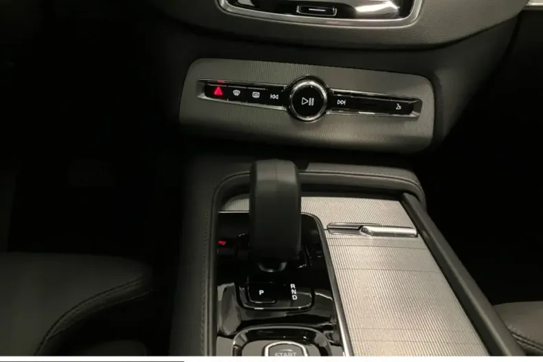 Volvo XC90 din 2024 cu 23.887 km - oferta VOL209757 - foto 9