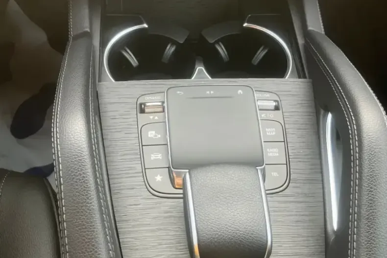 Mercedes-Benz GLE 400 (Clasa GLE) din 2024 cu 39.985 km - oferta MER209760 - foto 17