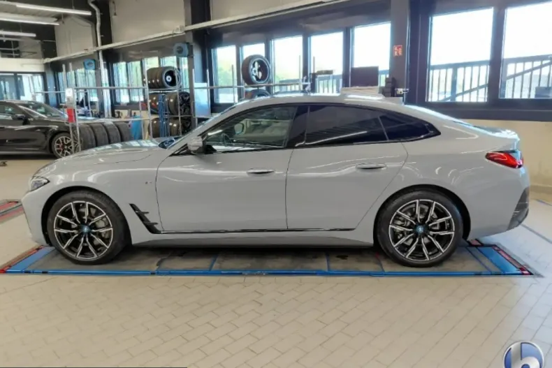 BMW i4 (Seria 4) din 2024 cu 45.500 km - oferta BMW209762 - foto 2