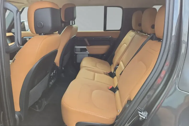 Land Rover Defender din 2023 cu 53.370 km - oferta LAN209763 - foto 8