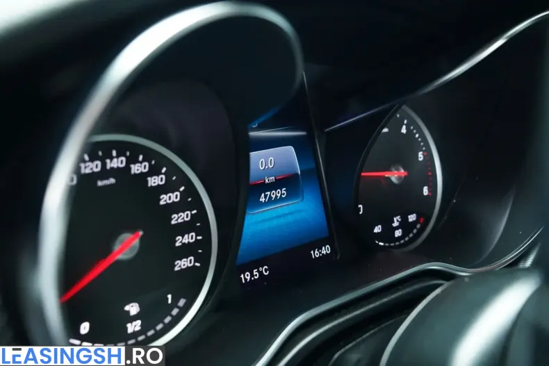 Mercedes-Benz V 300 (Clasa V) din 2022 cu 47.920 km - oferta MER209784 - foto 31