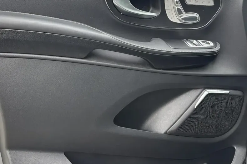 Mercedes-Benz V 300 (Clasa V) din 2024 cu 45.708 km - oferta MER209786 - foto 19