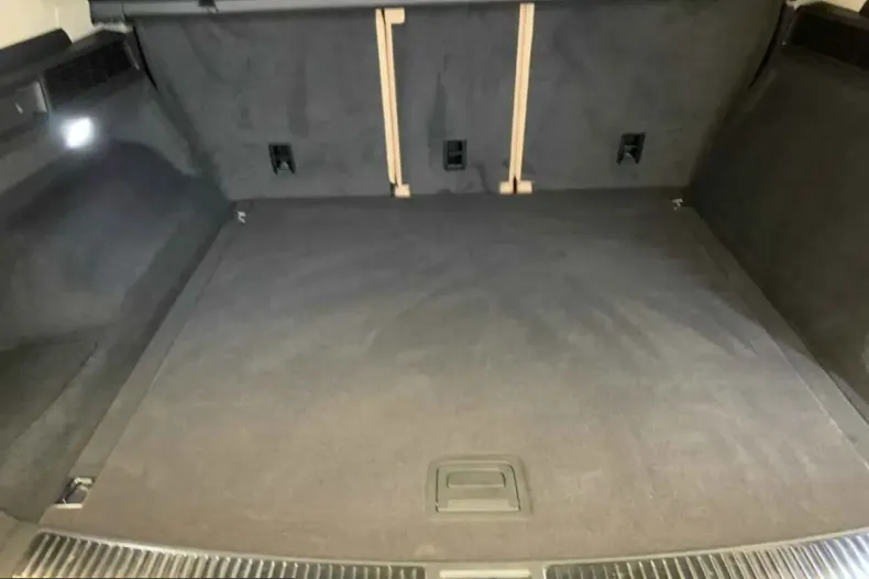 Volkswagen Touareg din 2025 cu 15.300 km - oferta VOL209789 - foto 8