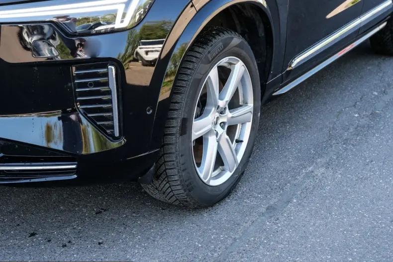 Volvo XC90 din 2025 cu 19.963 km - oferta VOL209799 - foto 4