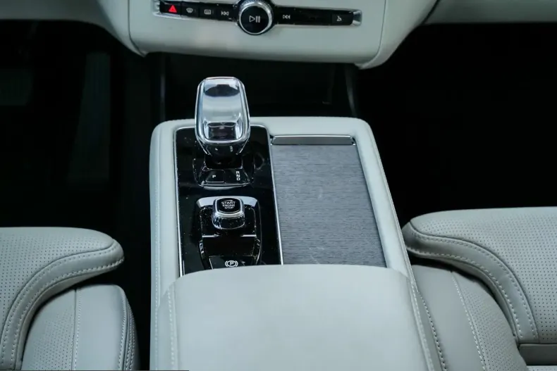 Volvo XC90 din 2025 cu 19.963 km - oferta VOL209799 - foto 12