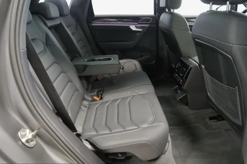 Volkswagen Touareg din 2024 cu 23.294 km - oferta VOL209800 - foto 17