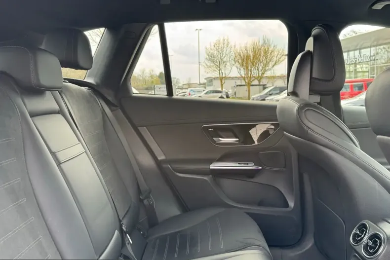 Mercedes-Benz GLC 200 (Clasa GLC) din 2023 cu 28.800 km - oferta MER209810 - foto 17