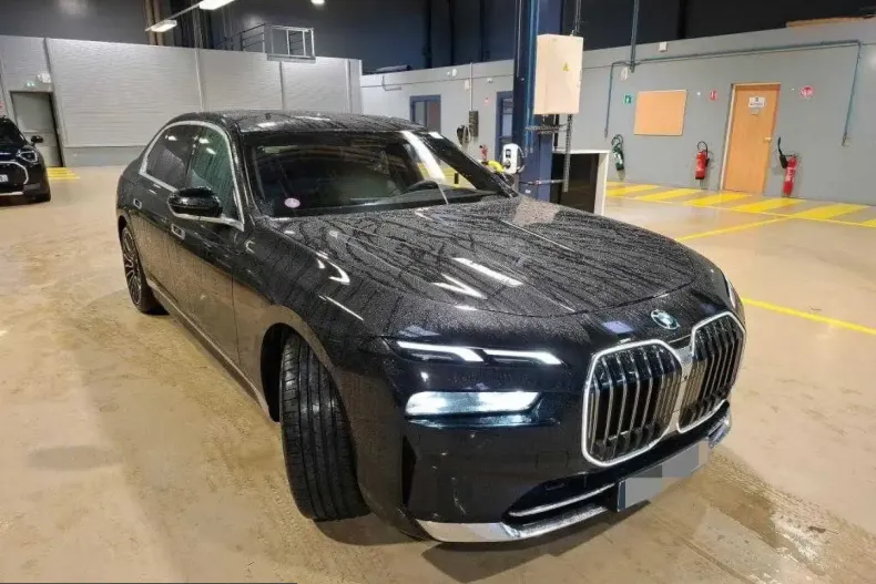 BMW 750 (Seria 7) din 2024 cu 11.050 km - oferta BMW209892 - foto 2