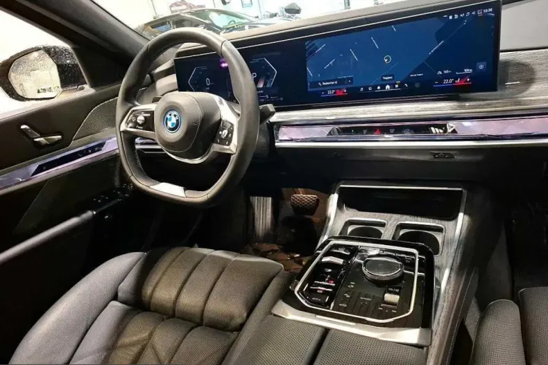 BMW 750 (Seria 7) din 2024 cu 11.050 km - oferta BMW209892 - foto 6
