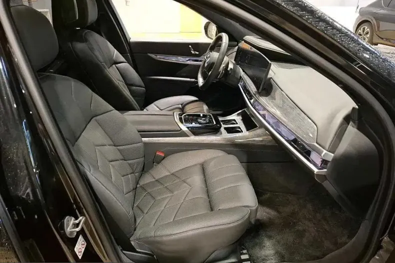BMW 750 (Seria 7) din 2024 cu 11.050 km - oferta BMW209892 - foto 10