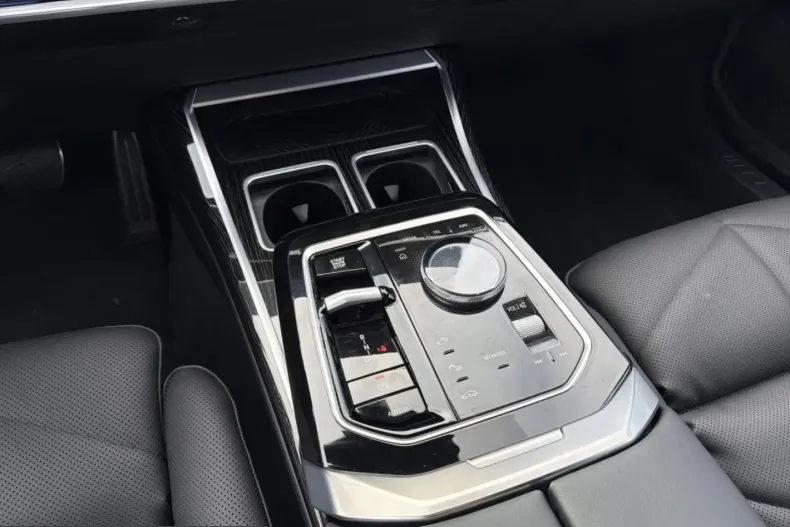 BMW 740 (Seria 7) din 2025 cu 14.384 km - oferta BMW209896 - foto 10