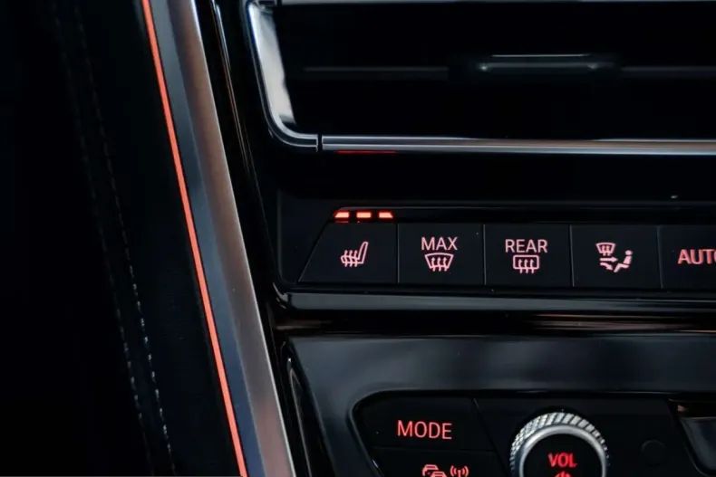 BMW M8 (Seria 8) din 2022 cu 33.371 km - oferta BMW209904 - foto 25