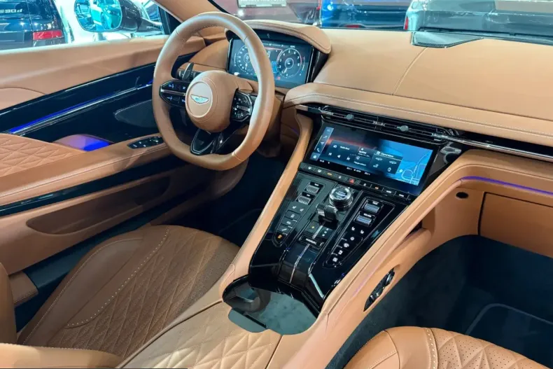 Aston Martin DB12 din 2025 cu 2.000 km - oferta AST209906 - foto 25