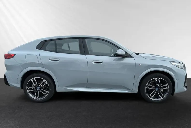 BMW iX2 (Seria X) din 2025 cu 21.990 km - oferta BMW209916 - foto 2