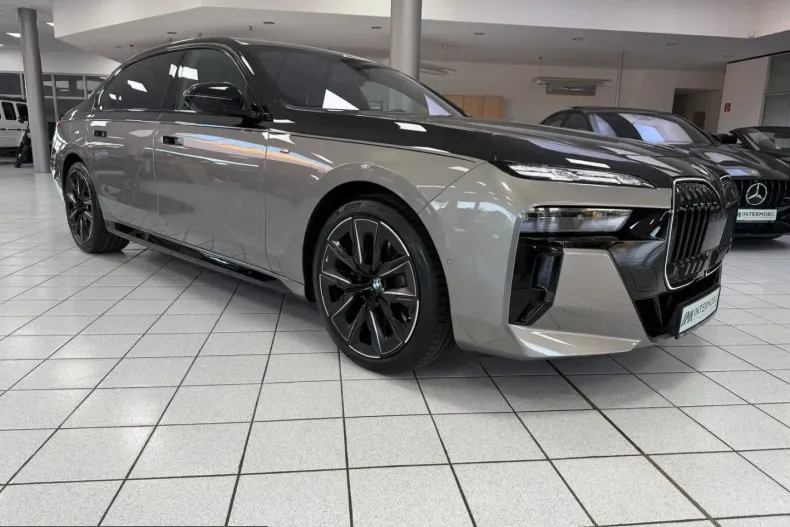 BMW 740 (Seria 7) din 2025 cu 12.235 km - oferta BMW209917 - foto 3