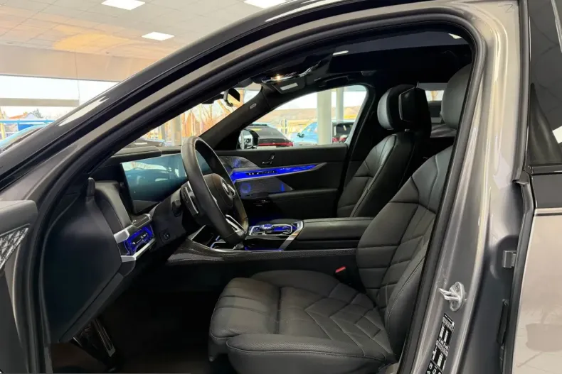 BMW 740 (Seria 7) din 2025 cu 12.235 km - oferta BMW209917 - foto 12