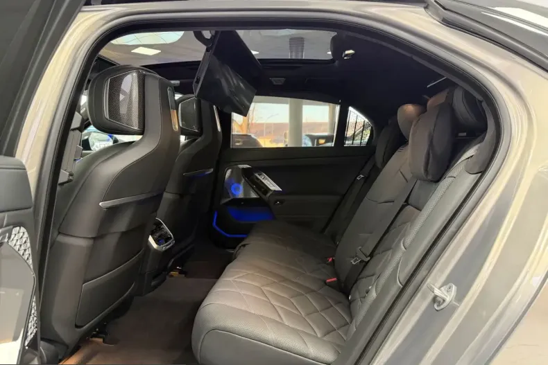 BMW 740 (Seria 7) din 2025 cu 12.235 km - oferta BMW209917 - foto 21